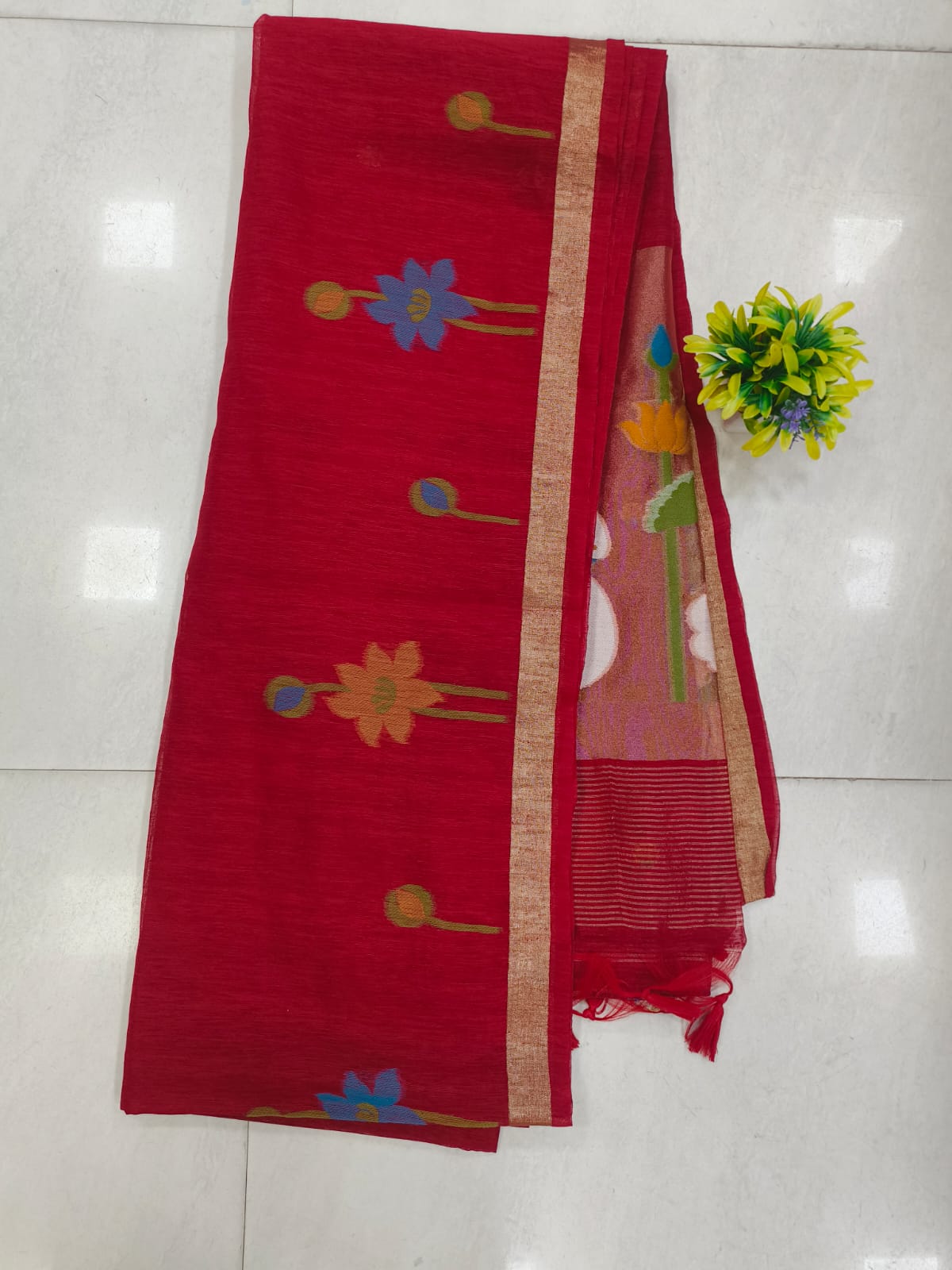 Linen Jamadhani Swan & Parrot  Model