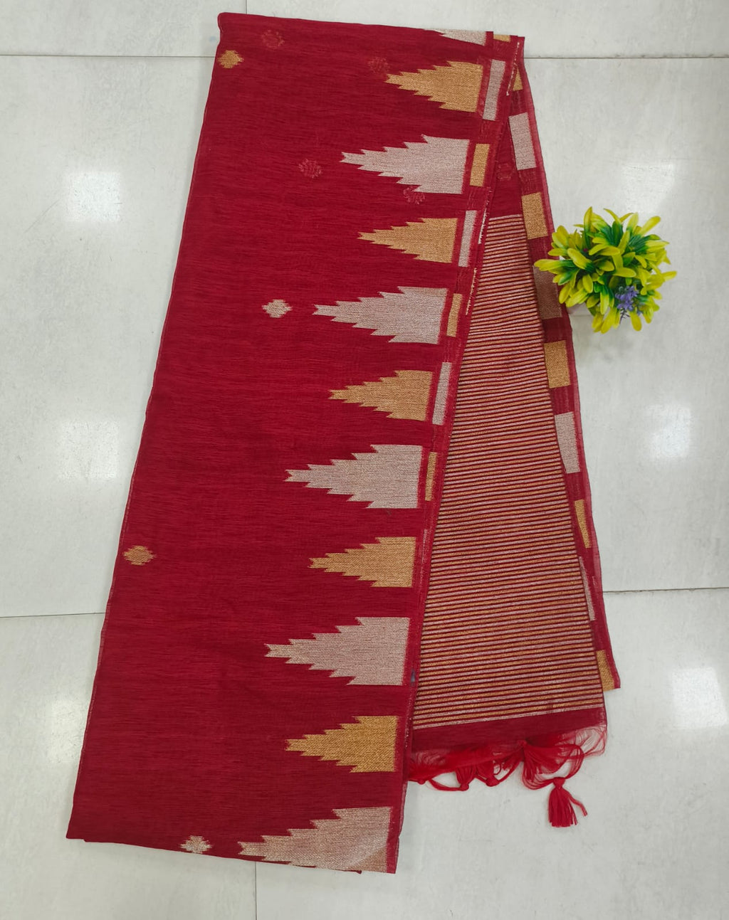 Linen Jute Saree With Temple Border