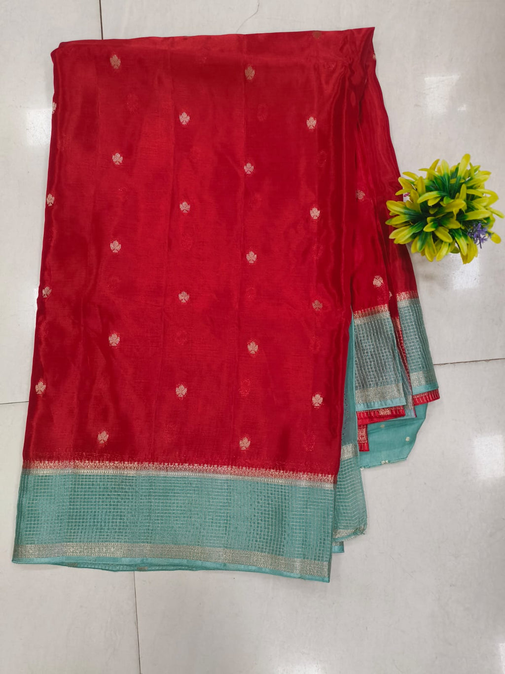 Chinon Georgette Saree With Border Checks Design
